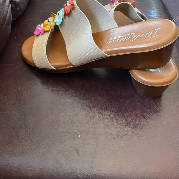 Italiana, Italian Shoemakers Sandals, 9.5-10 - Picture 6 of 7